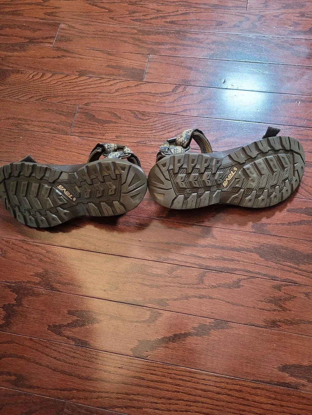 TEVA Men's Outdoor Adjustable Strappy Sandals in Olive & Tan.  Size 12